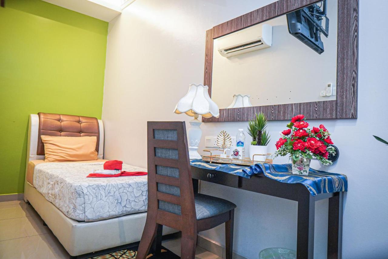Hotel Ghazrins Desaru Pengerang Esterno foto