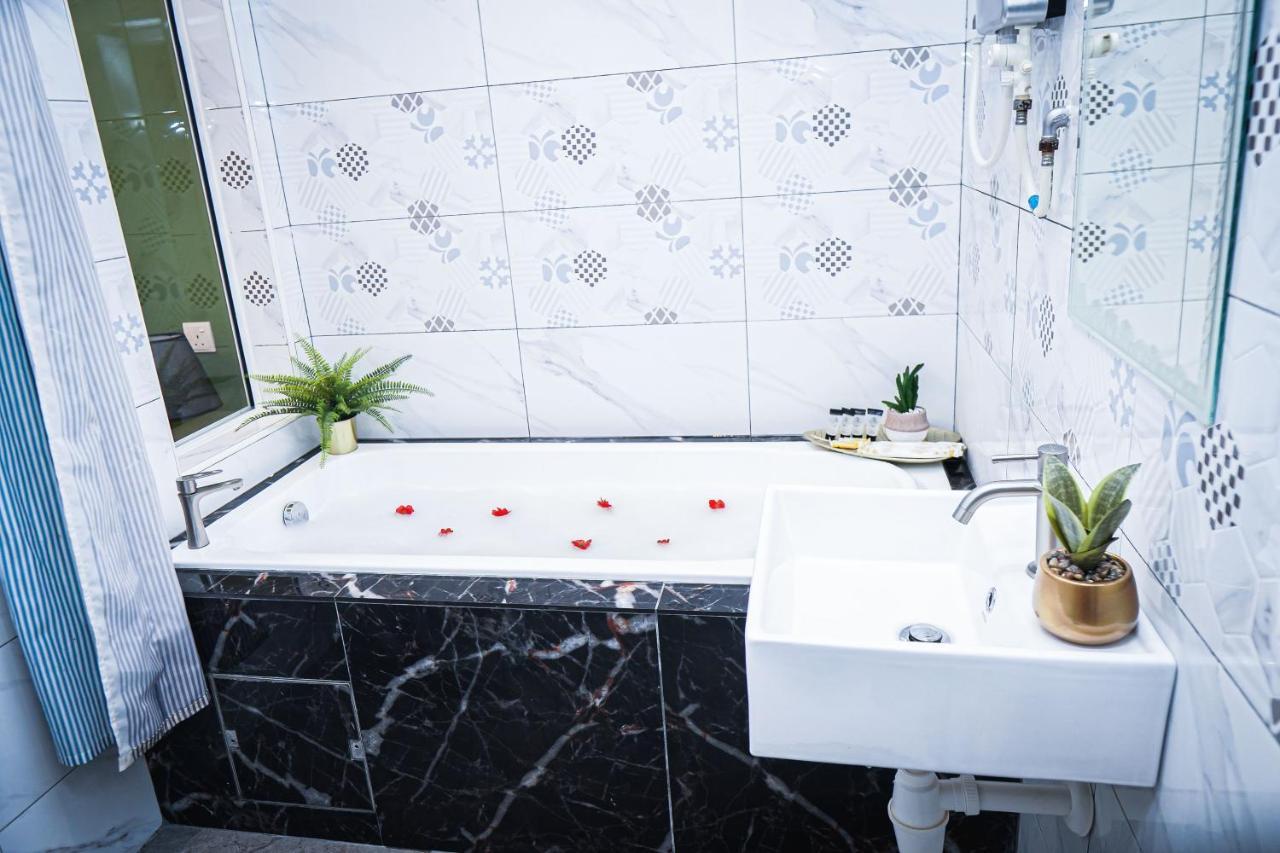 Hotel Ghazrins Desaru Pengerang Esterno foto